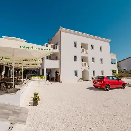 Taverna * טרוגיר